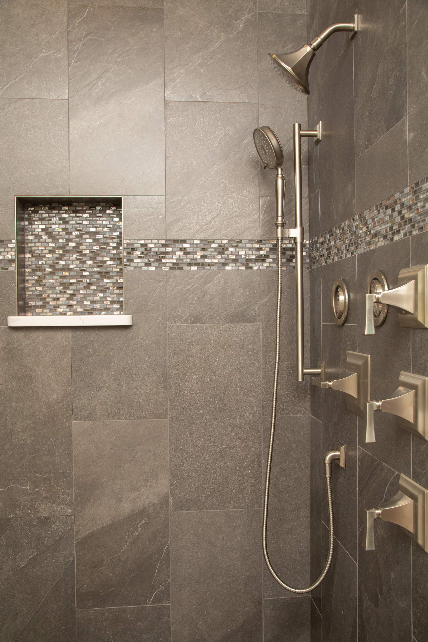 Tiled shower with multi-colored tile accents